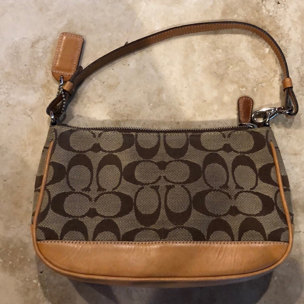AUTHENTIC Coach shoulder bag